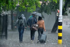 Avertizare imediată de vreme rea: meteorologii anunţă furtuni în mai multe localităţi din Bihor