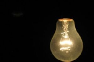 ANRE recomanda consumatorilor de energie sa verifice datele din comparatorul de preturi