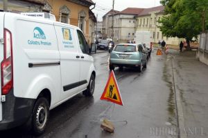 Evitaţi! Lucrările la reţeaua electrică au blocat strada Louis Pasteur (FOTO)