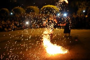 Spectacol de jonglerii cu foc, ateliere de origami si supravietuire, in Timisoara, la Festivalul Luminii