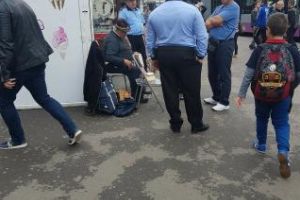 Trei poliţişti locali să ridice un vânzător ambulant. Clujul nu mai are probleme?  - FOTO