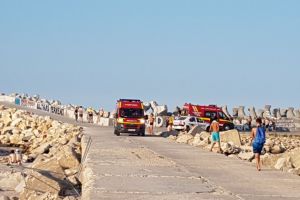 Interventie de urgenta pe Plaja Trei Papuci din Constanta. Un barbat gaisit inconstient. Ambulanta chemata in ajutor