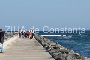 Imagini de la eveniment. Interventie de urgenta pe Plaja Trei Papuci din Constanta. Un barbat a fost gasit inconstient. Ambulanta chemata in ajutor (galerie foto) 