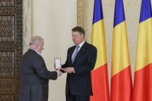 Iohannis se face din nou de ras. Mesaj dupa moartea lui Cristian Topescu: 