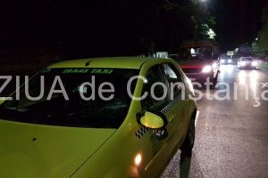 Imagini de la eveniment. Accident rutier in Constanta, in apropiere de Delfinariu. O persoana a fost ranita. Un taxi implicat (galerie foto-video) 