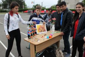 Dublă sărbătoare la Tunari:  Ziua şcolii, dar şi a Europei