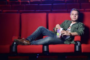 Vedeta Codin Matinciuc şi-a stricat maşina într-un pilon din Piaţa Mare