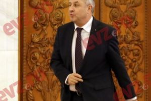 Scandal cu uşile închise: Parlamentarii s-au încăierat din cauza miniştrilor