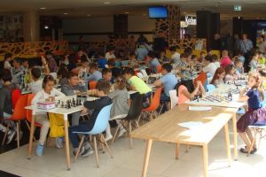 Șah / Participare numeroasă