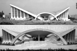 Arhitectură cu elemente tradiţionale