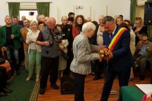 Festivitate grandioasă la Palatul Magna Curia. Perechile „de aur” din Deva, premiate de municipalitate