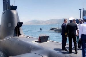 Fortele Navale vor fi inzestrate cu submarine din Grecia? Se pare ca da. Iata si de ce. Ce spune MApN. Cine a fost cu ministrul apararii in Grecia