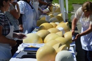 Expoziţie-târg cu vânzare de produse tradiţionale la Reghin