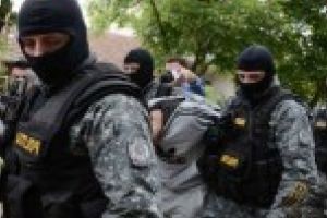 ZIUA Z. Peste 200 de percheziţii la suspecţi de trafic de droguri, criminalitate informatică, şantaj, sechestrare de persoane şi tentativă de omor!