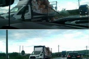 FOTO: ACCIDENT rutier la Oiejdea. Coliziune între o camionetă şi un autotren