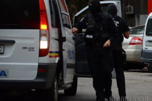 „Ziua Z”: Percheziţii la clanuri de interlopi din Bihor. În total, procurorii au descins la 227 de suspecţi!