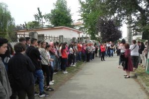 Argumentele părinţilor care cer trei clase la Colegiul Naţional „David Prodan” din Cugir: “Copiii noştri nu sunt nişte cifre în statistici”