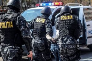 Percheziţii în 28 de judeţe, peste 220 de persoane vizate în 15 dosare