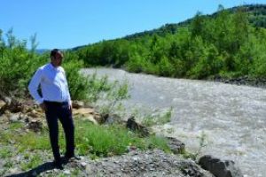 Masuri dispuse pentru indepartarea depozitelor necontrolate de deseuri identificate pe cursurile de apa din judet