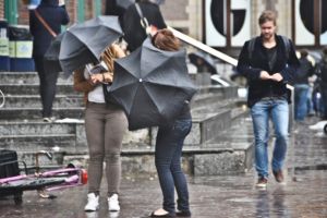 AVERTIZARE METEO – Cod galben de vânt puternic în patru localităţi din judeţul Sibiu