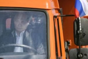Putin, ŞOFER de CAMION: A CONDUS cortegiul de 36 de TIRURI pentru a inaugura podul care UNEŞTE Rusia de Crimeea