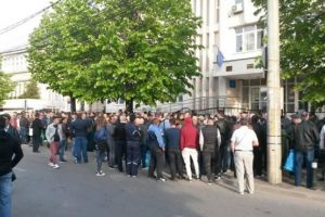 Timp de asteptare mai mic la permise si inmatriculari. Prefectura Prahova a suplimentat numarul de politisti angajati