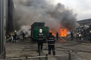 Garda de Mediu Prahova, sancţiuni în urma incendiilor de la Pleaşa şi de la Rafinăria Astra: “orice degajare de fum înseamnă poluare”
