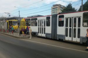 Femeie lovită de tramvai în Ploieşti, la Nord