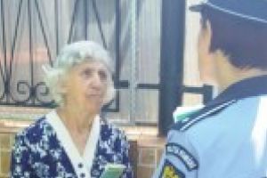 „100 DE ZILE DE MESAJE PREVENTIVE” / Daca e miercuri, politistii vorbesc persoanelor varstnice