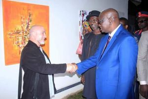 FOTO: Artistul aiudean Ștefan Balog a dus arta românească în Africa şi a reprezentat România la Simpozionul Internaţional de Pictură din Dakar