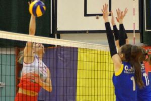 Victorie cu emoţii a voleibalistelor, dar cu opţiune pentru medalii