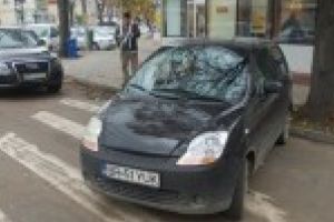 Mai multi braileni au fost sanctionati pentru ca si-au oprit autovehiculele pe trecerea de pietoni, in statiile de autobuz sau pentru nu au respectat indicatorul rutier “accesul interzis”