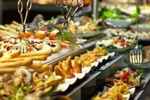 Un bucătar a dezvăluit secrete şocante despre meniul din hotelurile ”All Inclusive”