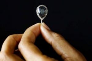 Un diamant cu o istorie regala de 300 de ani, “Farnese Blue”, vandut la licitatie cu 6,7 milioane de dolari