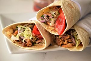 Zeci de oameni la urgenţă în spital după ce au mâncat shaorma