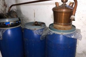 Barbat de 66 de ani acuzat de politisti de contrabanda cu tigari si alcool, in Timis