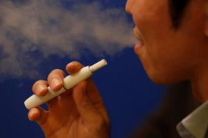 Ţigările electronice şi DETALIUL PERVERS ascuns de producători. PERICOLUL IMENS despre care S-A AFLAT ACUM. Ce mărci sunt vizate?