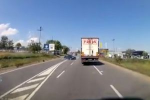 VIDEO: Accident la intrarea în Bacău