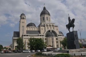 Catedrala „Înălţarea Domnului”, simbol al unităţii între generaţii