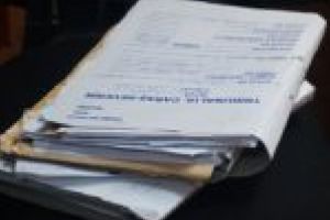 Procesul comerciantului de fişe medicale măsluite pentru şoferii cu probleme de vedere