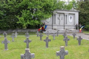 Ceremonie militară şi religioasă de Ziua Eroilor