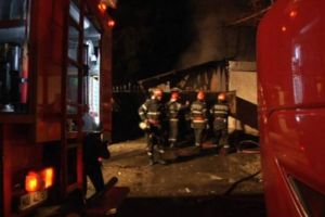 Pagube de 30.000 de lei în urma unui INCENDIU provocat intenţionat la o CABANĂ în localitatea Pianu de Sus.
