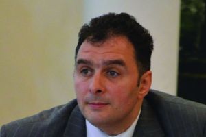 Avion cu patru roate, / Vai di capu’ nostru, frate …