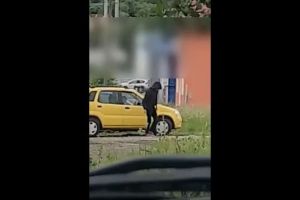 Tineri din Bistriţa, prinşi de jandarmi cu droguri asupra lor (VIDEO)