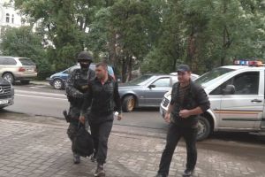 Proxeneţi suceveni închişi pentru fapte grave, săltaţi din penitenciare, într-un nou ...
