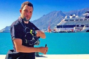 Sfârşit groaznic: I-a explodat ţigara electronică, iar fragmente din ea i-au intrat în craniu