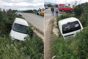 FOTO: Accident rutier pe şoseaua de centură a municipiului Alba Iulia – O autoutilitară a ieşit în decor şi s-a SCUFUNDAT în şanţ