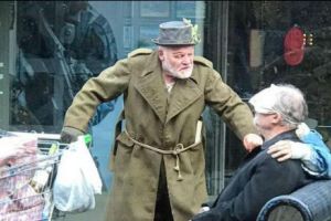 Anthony Hopkins, aşa cum nu credea nimeni că o să-l vadă:  CERŞETOR