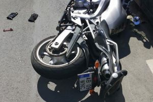 Motociclist la spital din cauza unui sofer care nu s-a asigurat la plecarea de pe loc, la Timisoara