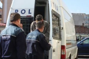 A lovit un poliţist şi a fost arestat pentru ultraj